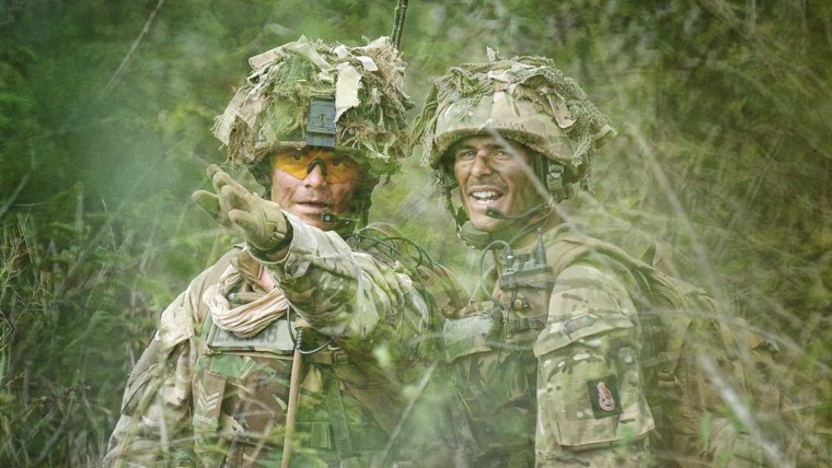 Дети в военной форме смешные