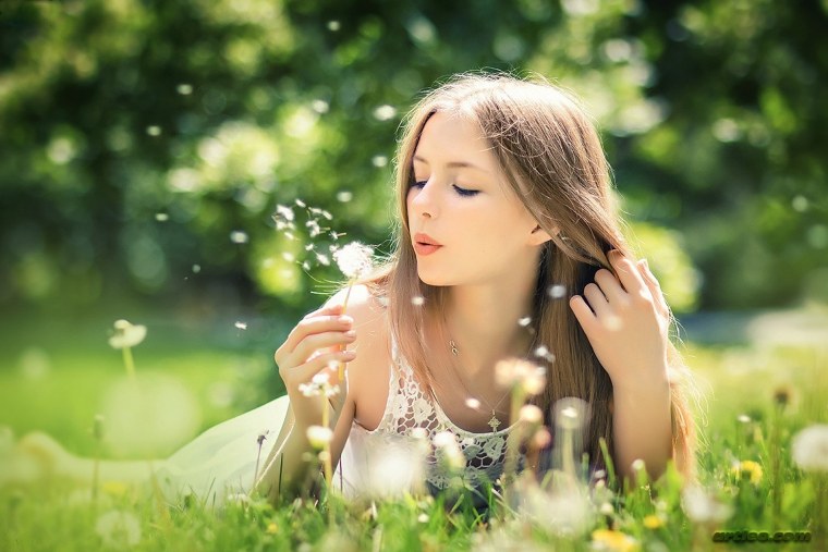 Красивые девушки на природе