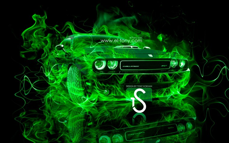 Игральные кубики на черном фоне