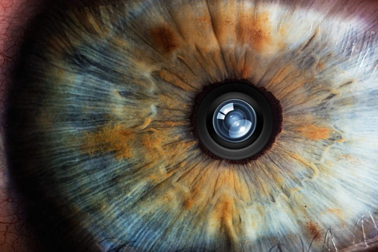 Зеленая радужка глаз