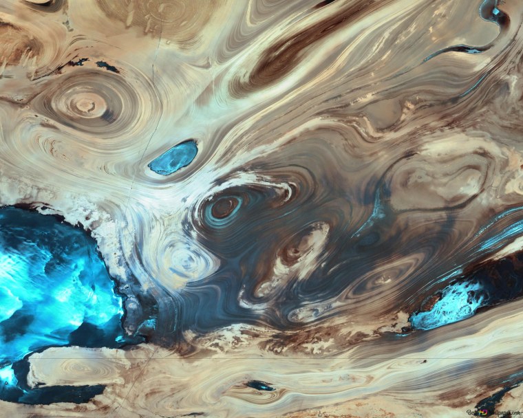 Разводы краски в воде