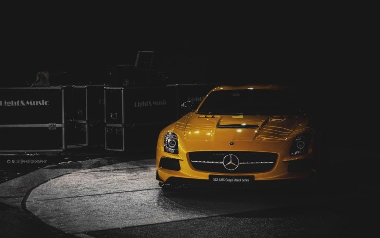 Mercedes AMG gt бордовый