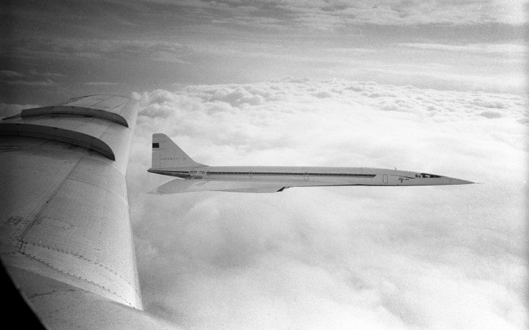 Сверхзвуковой пассажирский самолет ту-144
