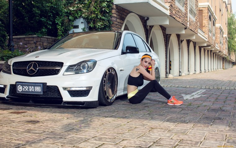 Мерс c63 AMG И девушка