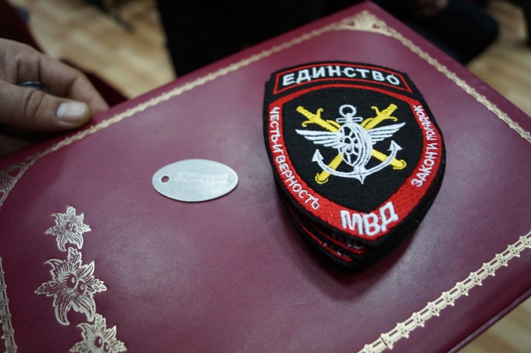 Герб России на черном фоне