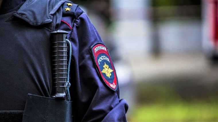 Герб России на черном фоне