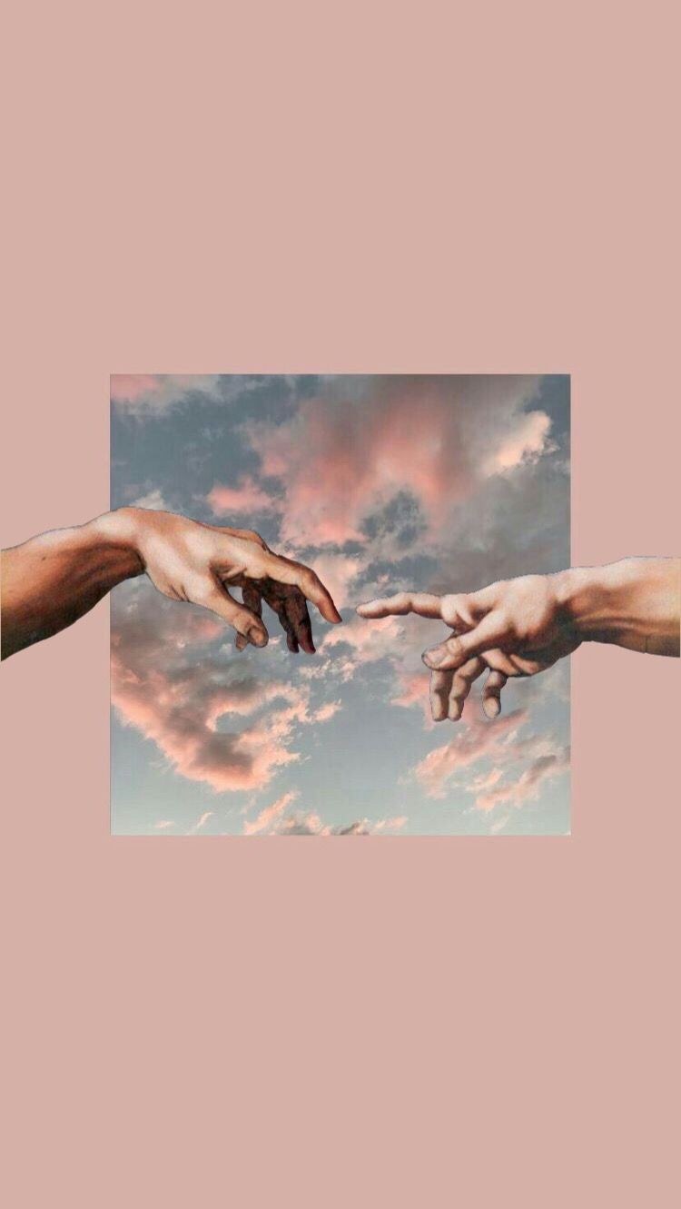 Руки тянутся друг к другу