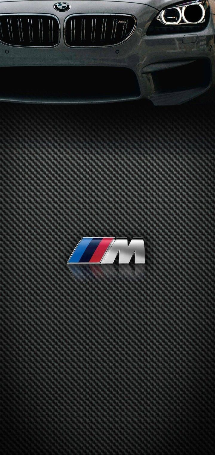 BMW значок на машине