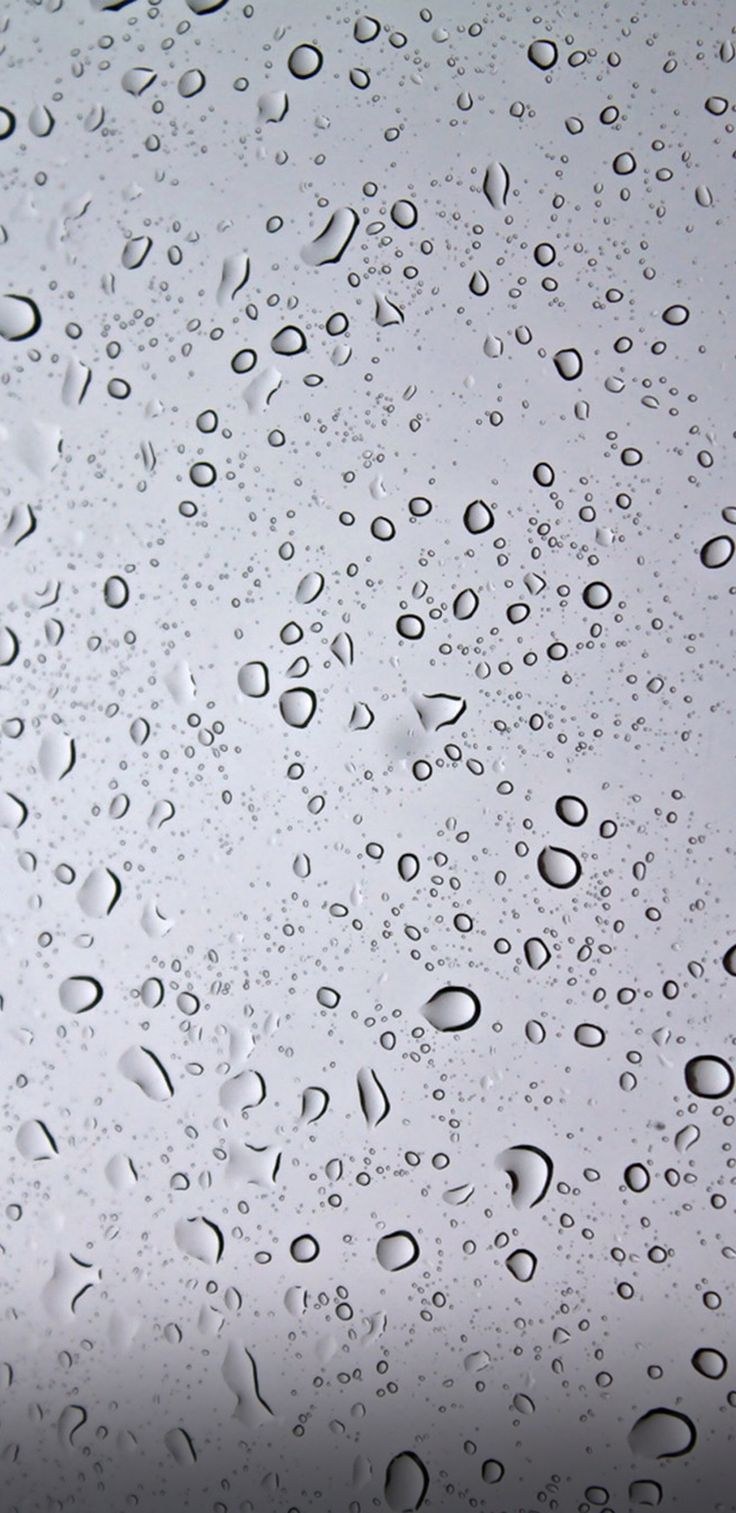 Капли воды на телефоне