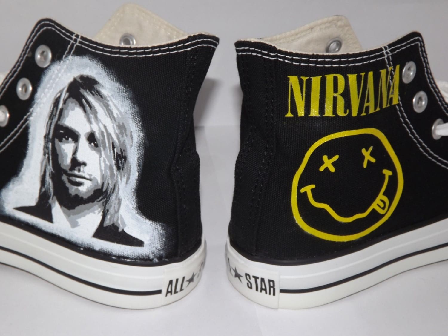 Атрибут нирваны. Converse кеды Nirvana. Конверс Нирвана. Кеды Курта Кобейна Converse. Конверс Курта Кобейна.