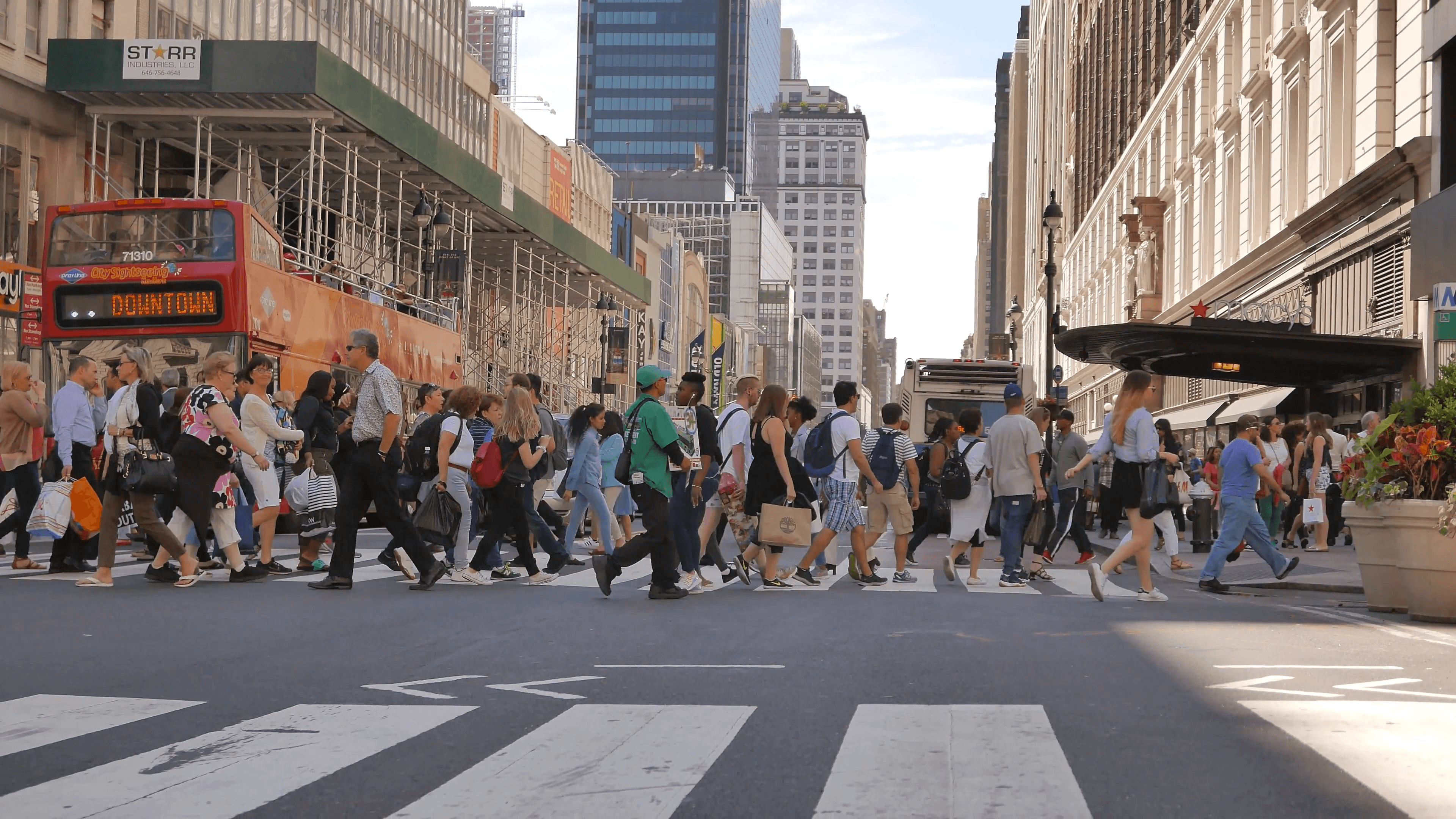 Что делать в центре города. Нью Йорк Сити волк стрит. Нью Йорк центр улица люди. Люди в городе.
