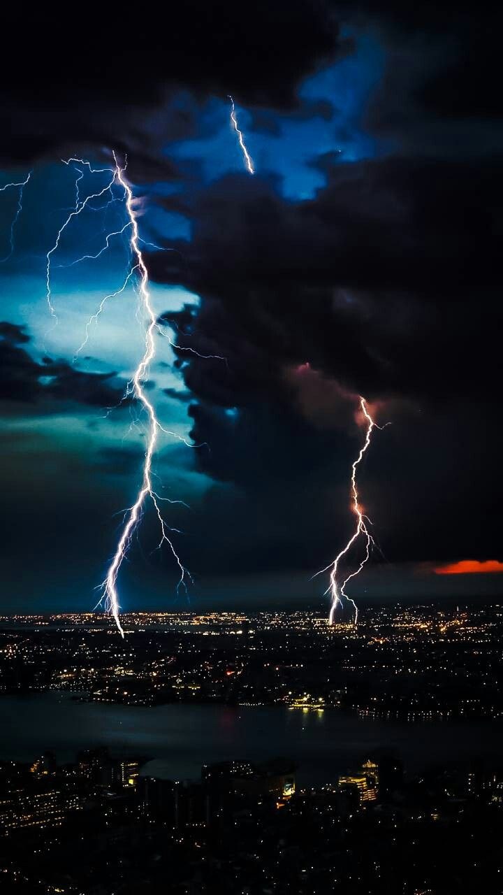 Lighting обои молния.