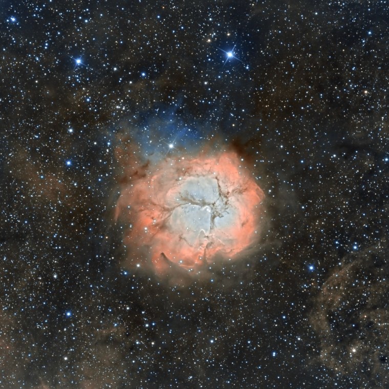 Трехраздельная туманность м20