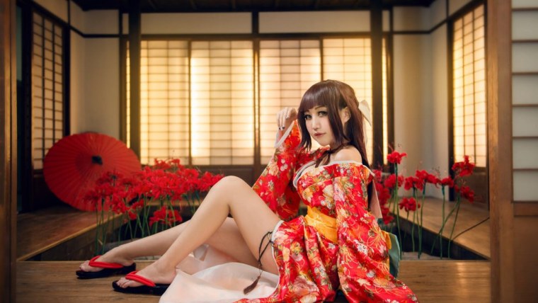 Девушка в кимоно