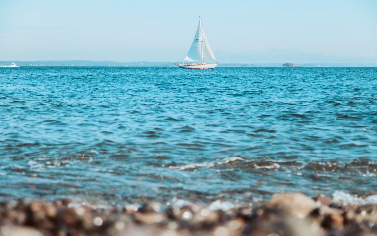 Парус на закате