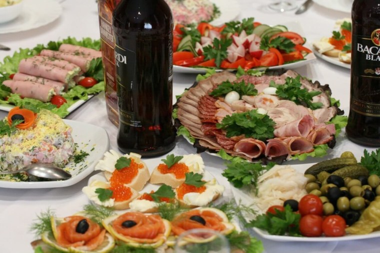 Красивый стол на день рождения