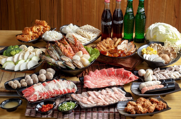 Новогодний стол с едой