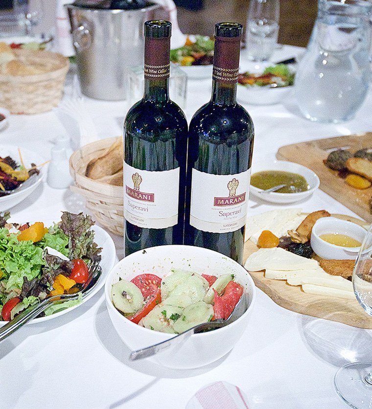 Накрыть праздничный стол