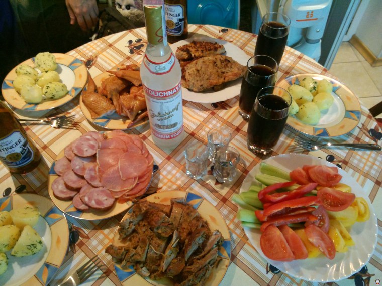 Накрытый праздничный стол русский