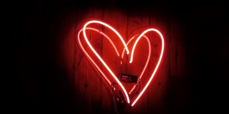 Розовые обои на ноутбук