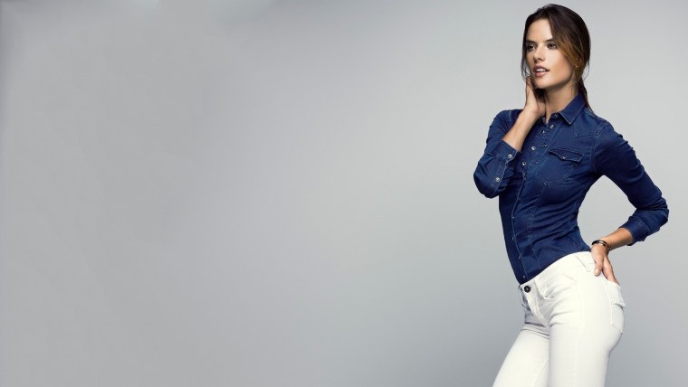 Алессандра Амбросио в пиджаке