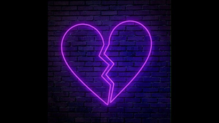 Фиолетовые обои с разбитым сердцем