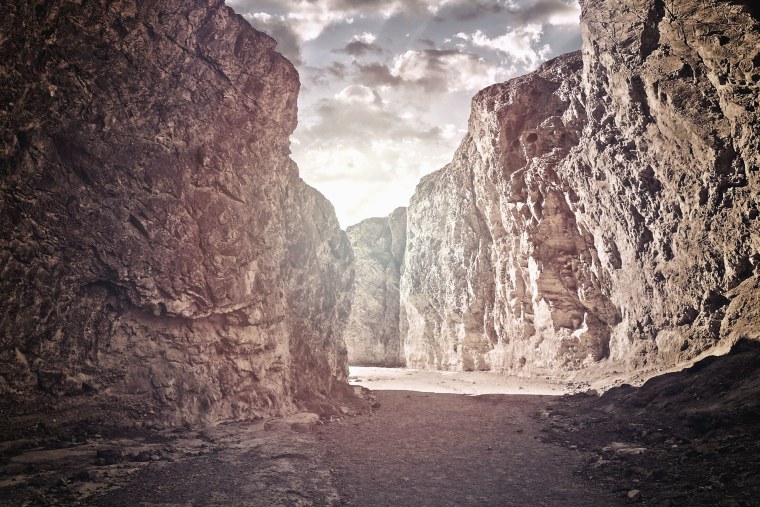 Каньон , расщелина