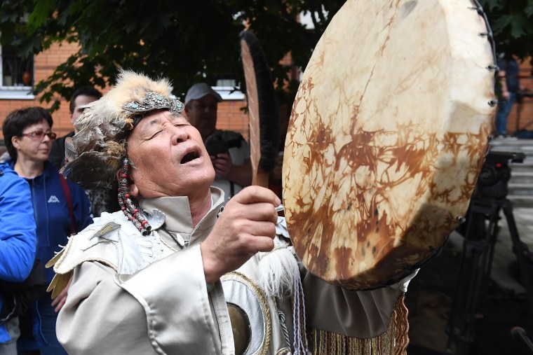 Получил в бубен