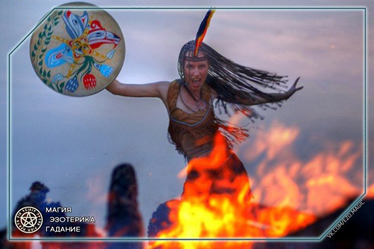 Шаманы с бубнами