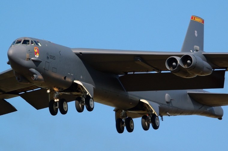 Стратофортресс в-52н стратегический бомбардировщик