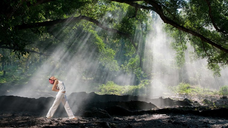 Йога на фоне природы