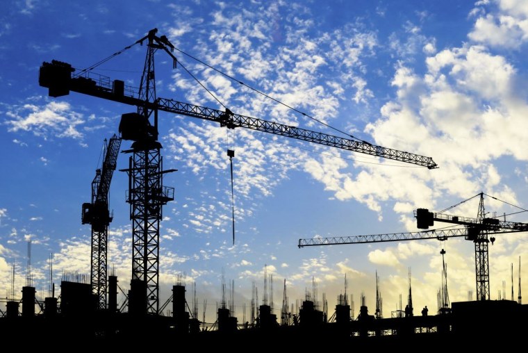 Красивый строительный кран