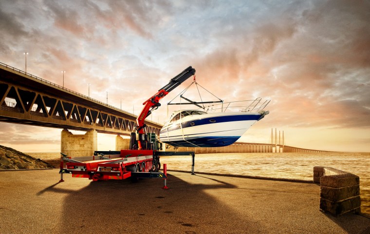 Башенный кран на закате