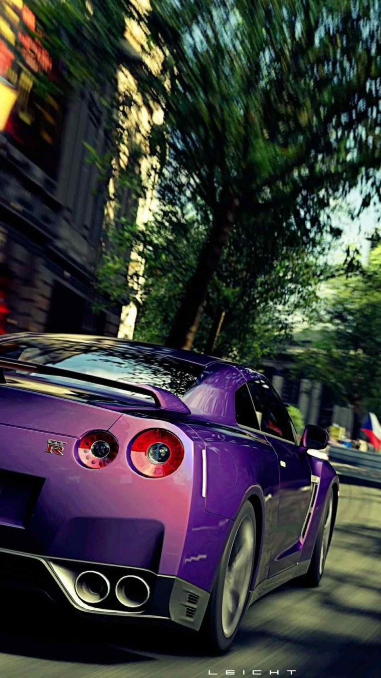 Яркий автомобиль