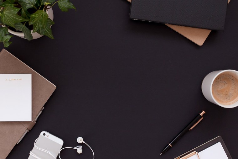 Деревянный стол вид сверху