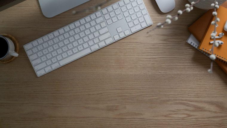 Деревянный стол вид сверху