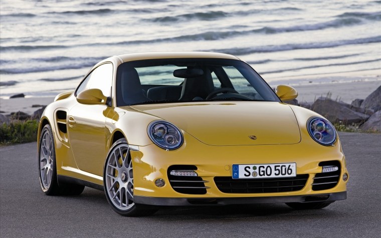 Автомобиль Порше 911 2010