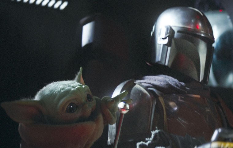.Малыш йода и Мандалорец малыш