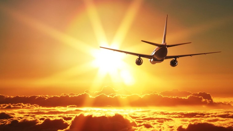 Самолет на закате