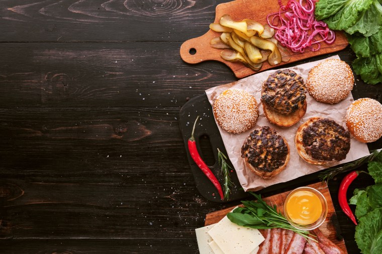 Стол с едой