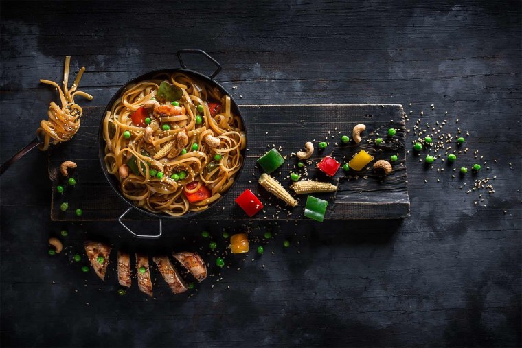 Кухонная доска с овощами