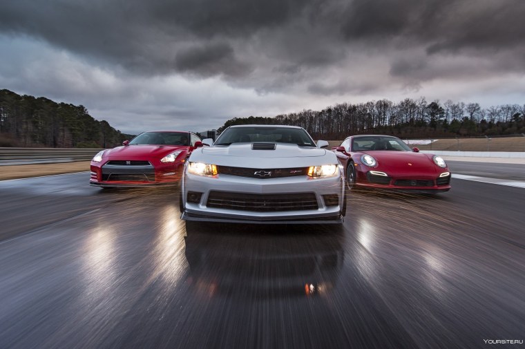 БМВ три машины в ряд