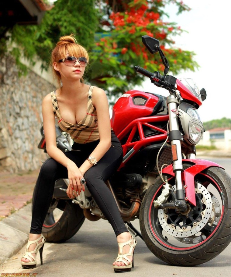 Соня мотоциклистка