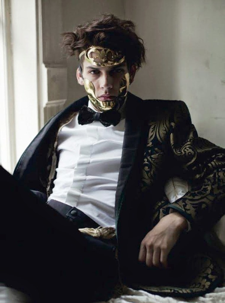 Парень с вороном