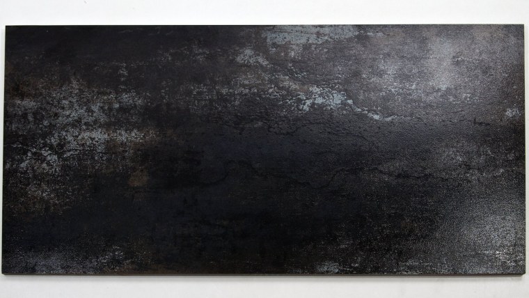 Черная плитка под металл