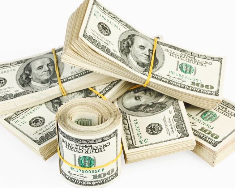 Большая пачка долларов
