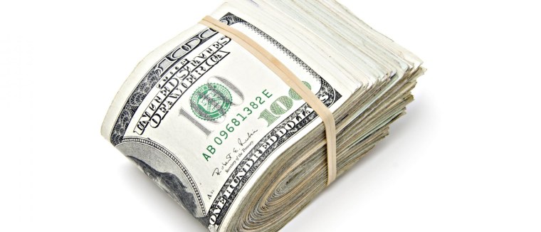 Пачка стодолларовых купюр
