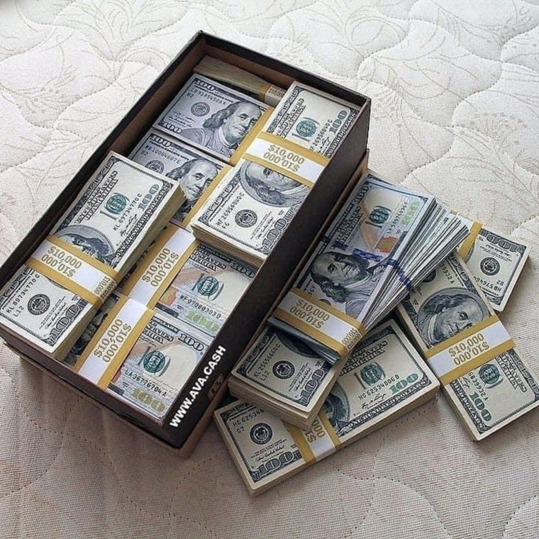 100 Долларов пачка вид сбоку