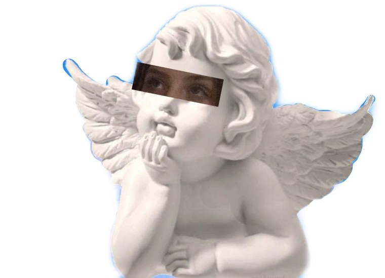 Статуя на белом фоне