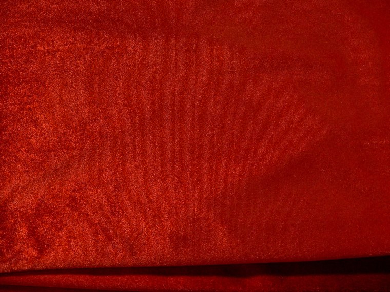 Красная бархатная ткань